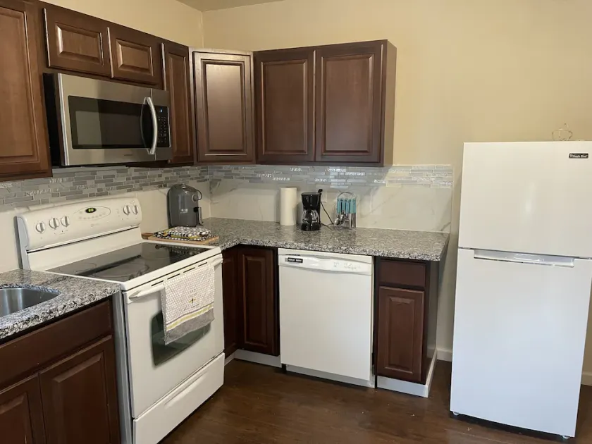Adorable fully remodeled Suite with Kitchen and office area - Image 1