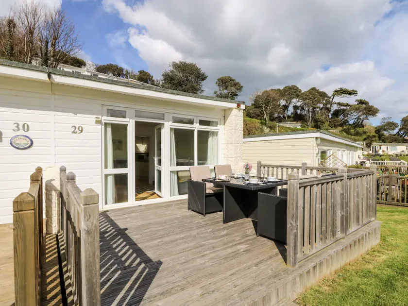 SEAS THE DAY, family friendly, with a garden in Ventnor - Image 1