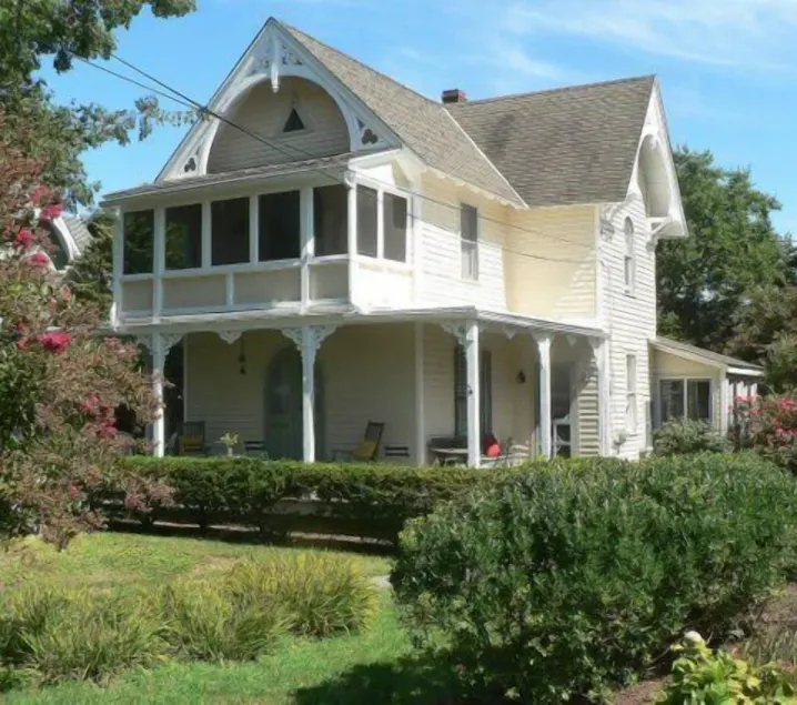 Relax and experience Cape May Point in this Carpenter Gothic cottage - Image 1