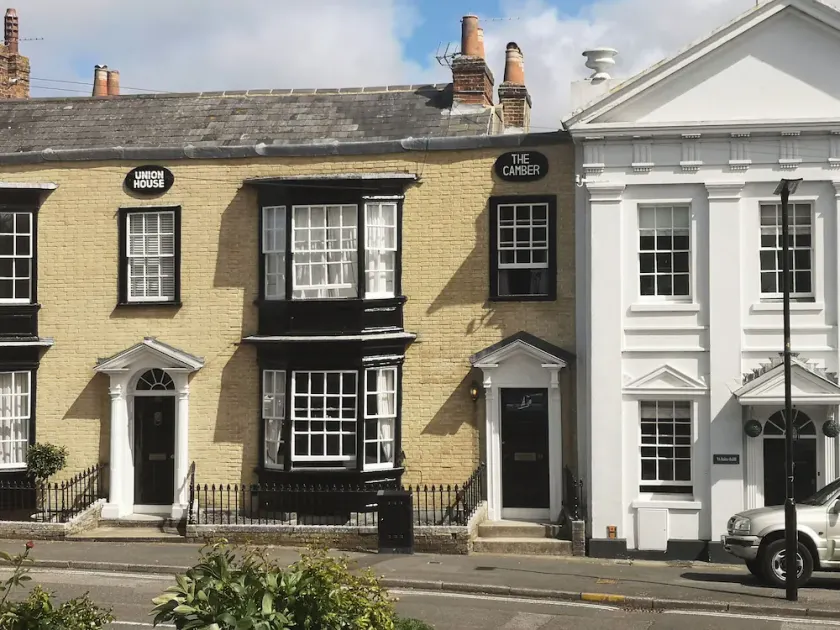 5 bedroom accommodation in Cowes - Image 1
