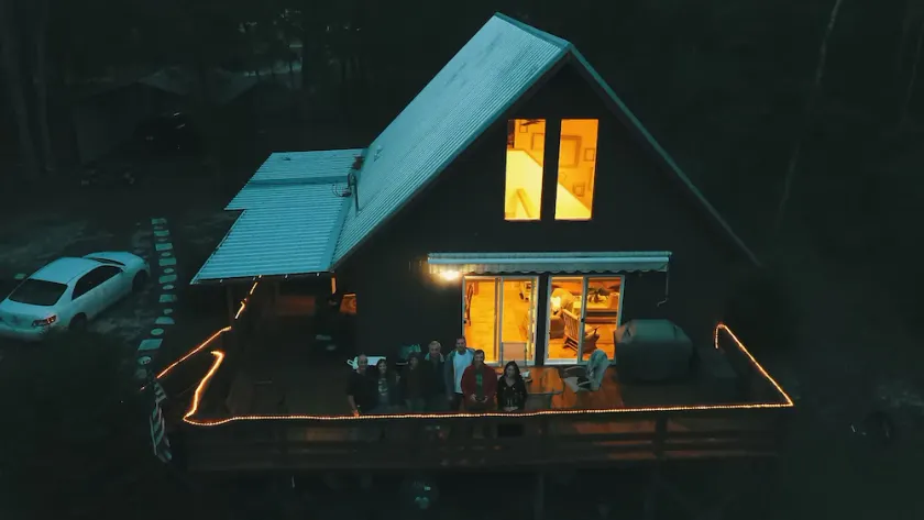 Stuga i skogen nära KPHole och fri tillgång till Rainbow River - Image 1