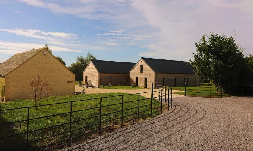 Award Winning Luxury Lodge at Ewen Barn - Image 1