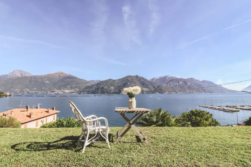 Pink House, charming garden with lake view - Image 1