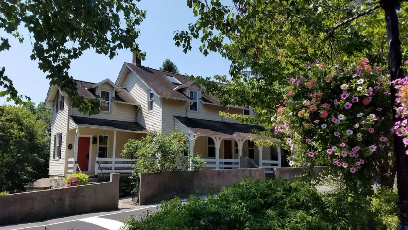 Charming Inn with Spacious Suite - Marble Bathrooms - Spa - Farm to Table Dining - Image 1