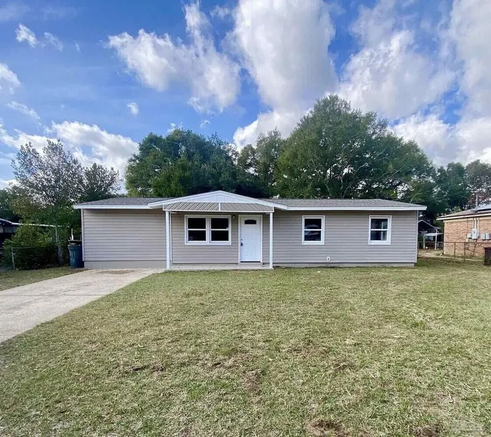 Home in Pensacola family friendly - Image 1