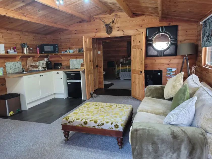 Forest Cabin Retreat-Sleeps 2-Garden Wifi Trails - Image 1