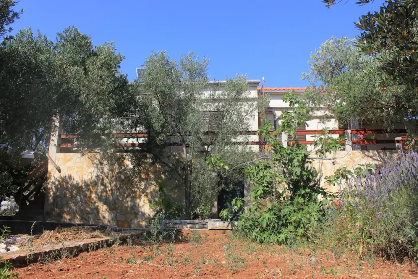 2-Zimmer-Ferienwohnung am Strand Bucht Magrovica - Telascica, Dugi otok (A-8139-b) - Image 1