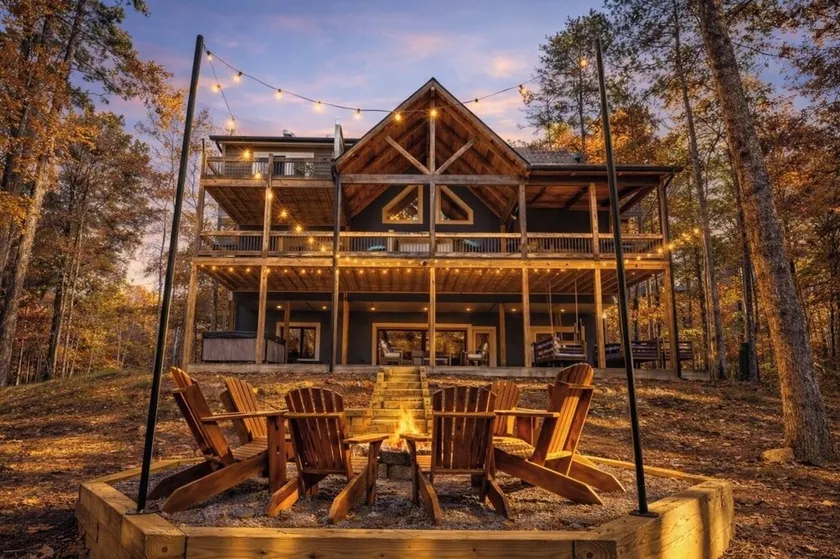 Cozy lux retreat with VIEWS and hot tub - Image 1