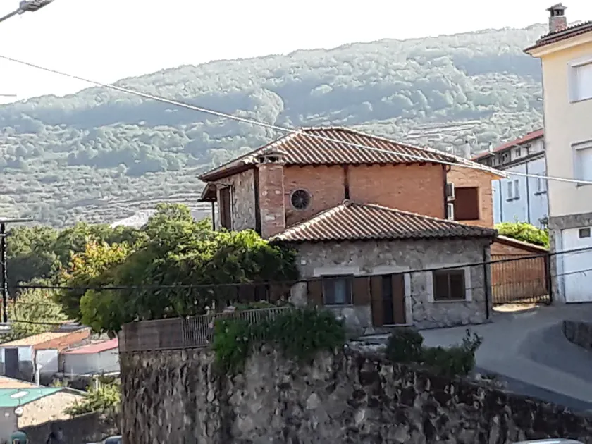 House with garden located in the Jerte Valley - Image 1