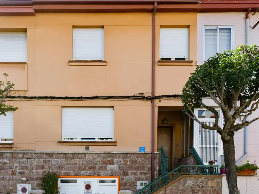 Housingleon - Main Square new brand terrace house - Image 1