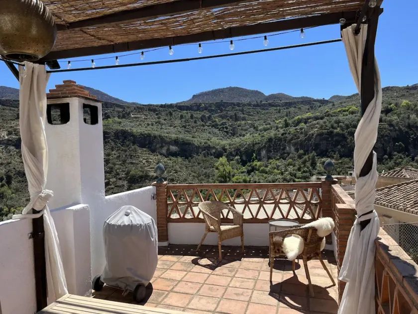 House with terrace and great views - Image 1