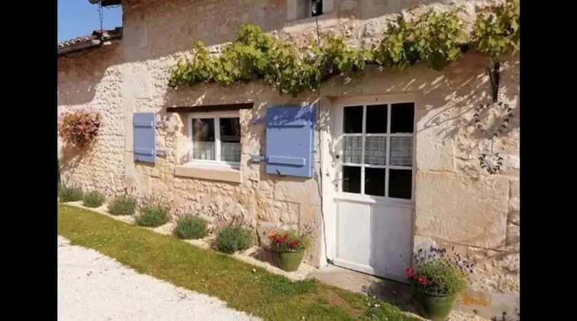 The Fox House, disability access on the Dordogne/Charente border Quiet retreat   - Image 1