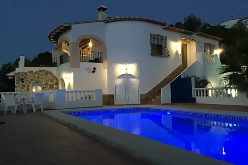 Tyst belägen villa med panoramautsikt och privat pool, gratis wifi - Image 1