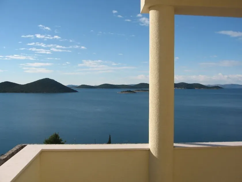 Modern, spacious apartment with magnificent views of the Mediterranean Sea and Cornish islands - Image 1