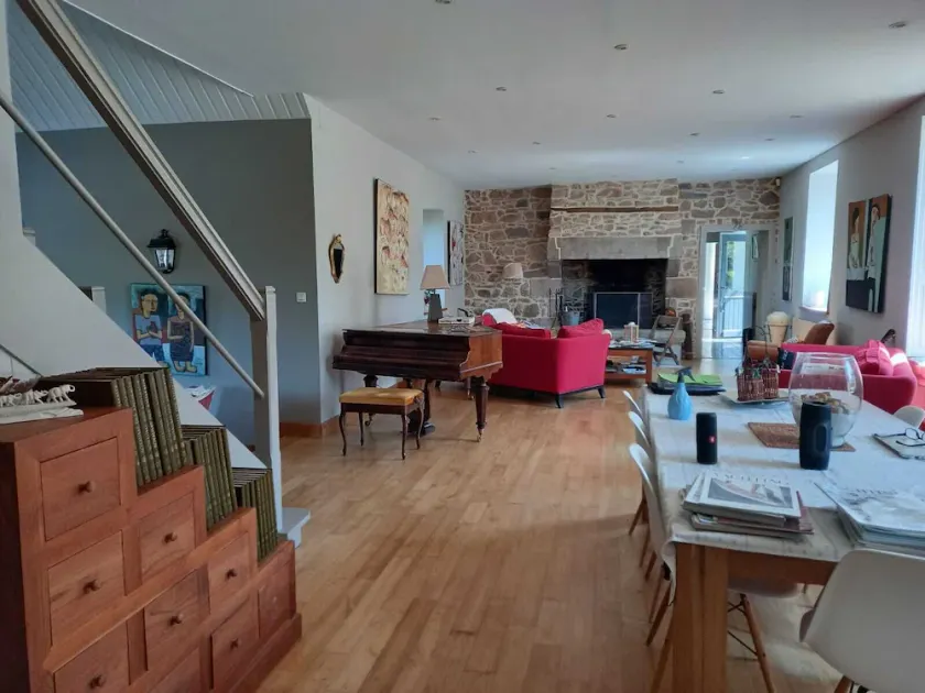 Charming residence in a floral park. - Image 1