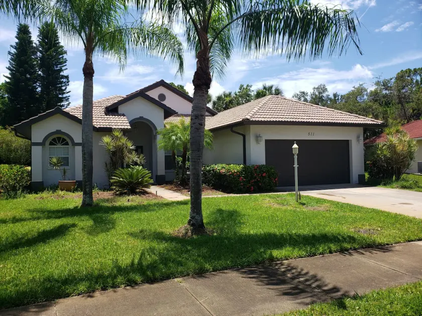 Cheerful 3 bedroom home with pool -- 5 min from beach! - Image 1