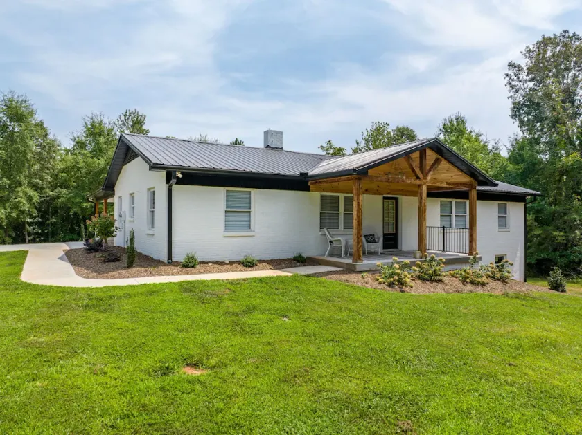 100% - 5 STAR reviews!   Clean, Safe & Enjoyable home away from home! - Image 1