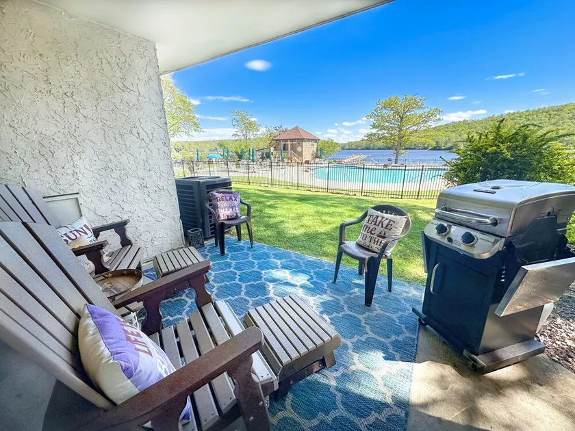 \"Lakeview Retreat\" Lakefront! Hot Tub, Pool, 10min to Raceway, Golf, & Waterpark - Image 1