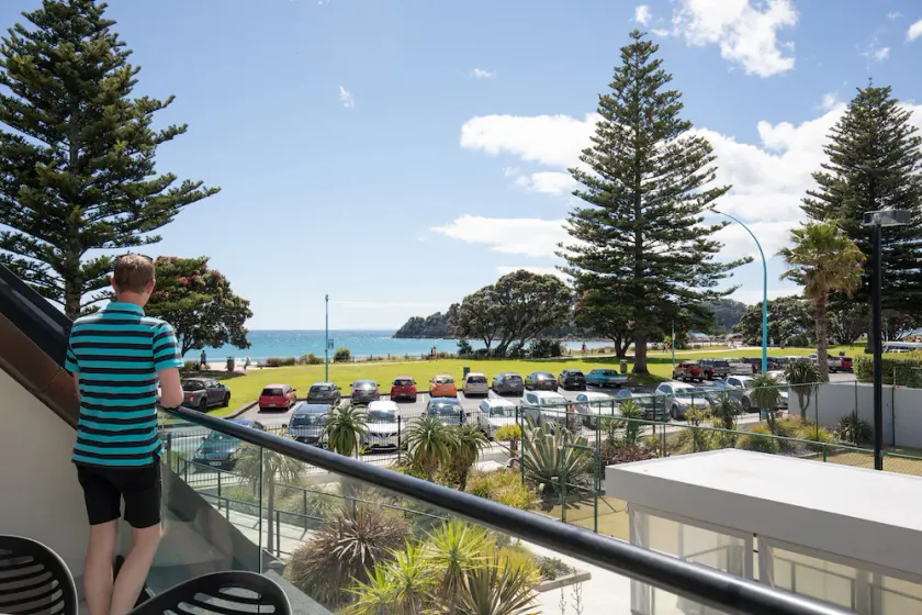 Designer Seaview Chic accommodation for the discerning traveler - Image 1