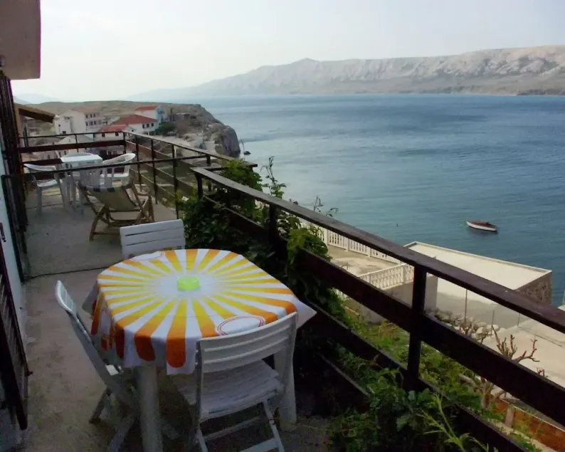 2-Zimmer-Ferienwohnung mit Terrasse und Meerblick Zubovici, Pag (A-241-a) - Image 1