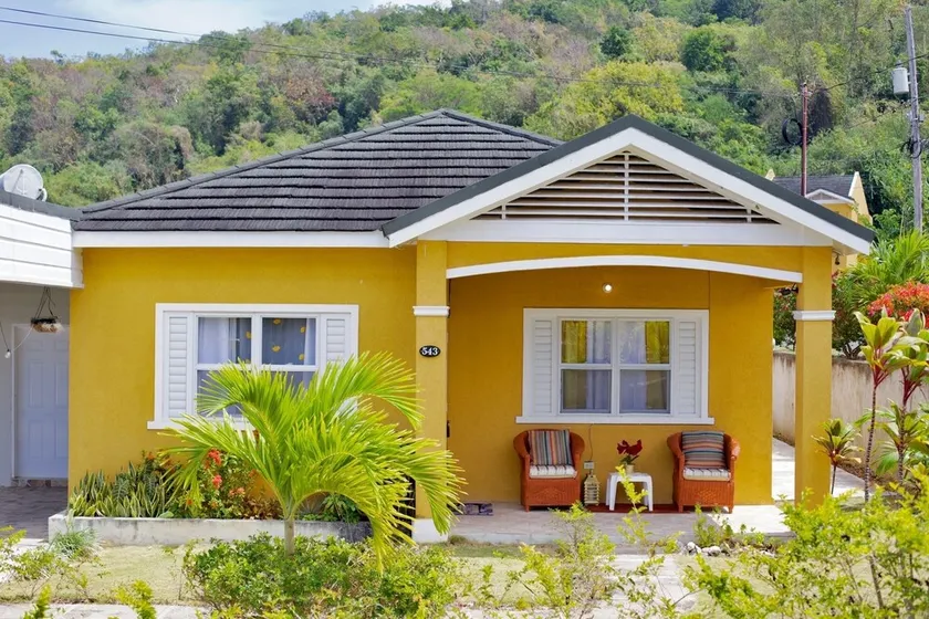 Sunset inn near the beach - Image 1