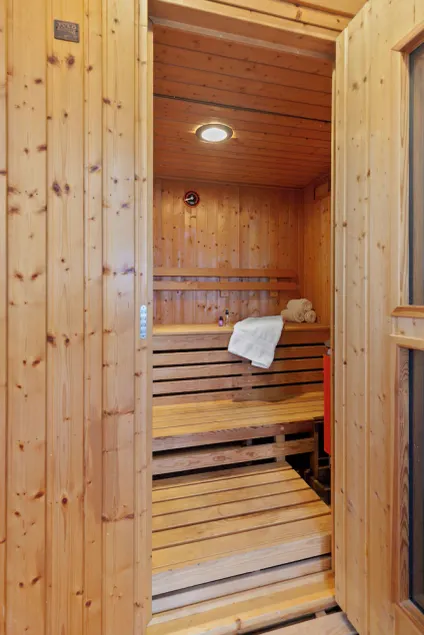 5 Star Gorgeous Cliffside Chalet with Panoramic Views - Image 1