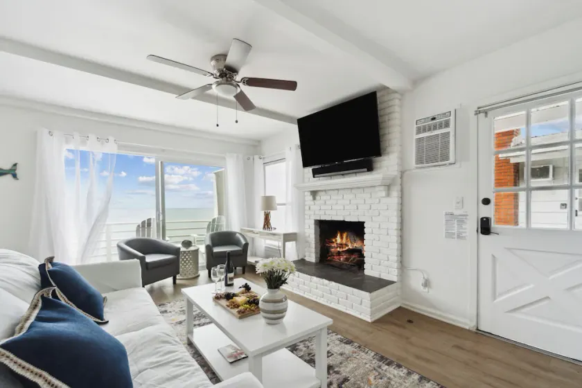 Malibu Carbon Beach Oceanfront Suite Three - Image 1