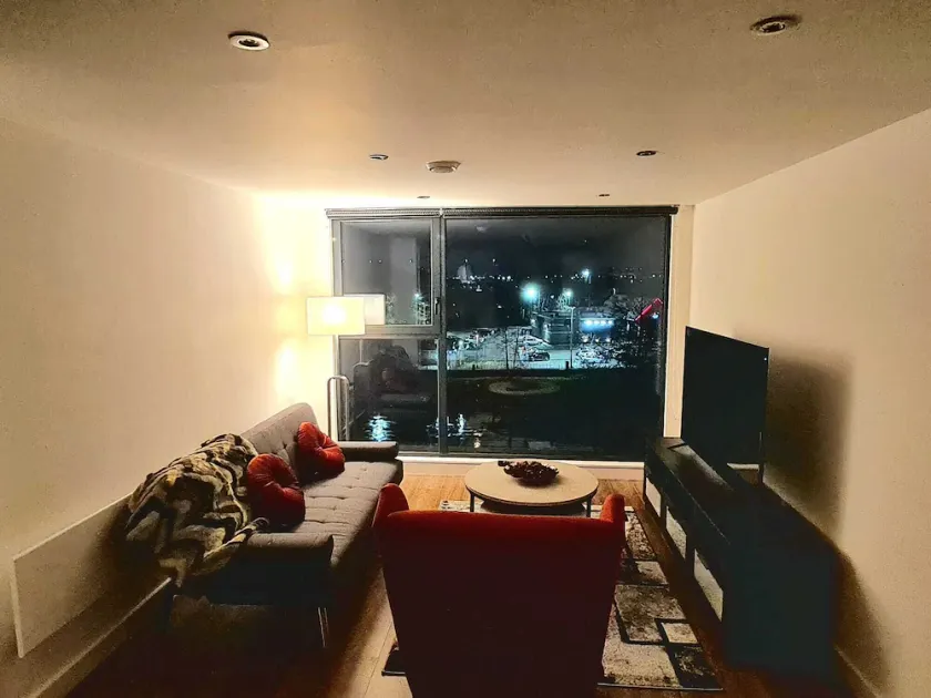 1-Bedroom Aprt in Salford- FreeParking- Sleeps3 - Image 1