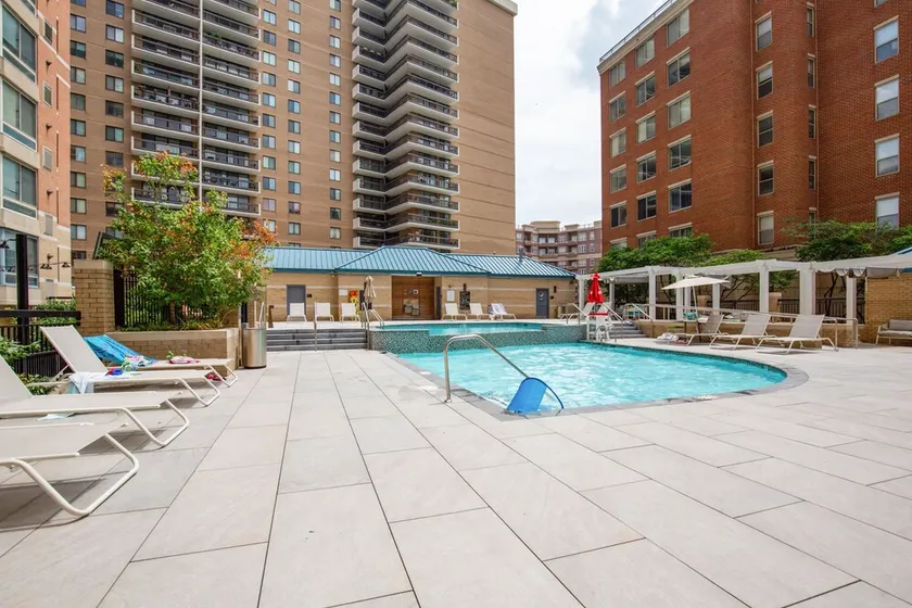 2BR Luxury City Suite With Gym & Pool - Image 1