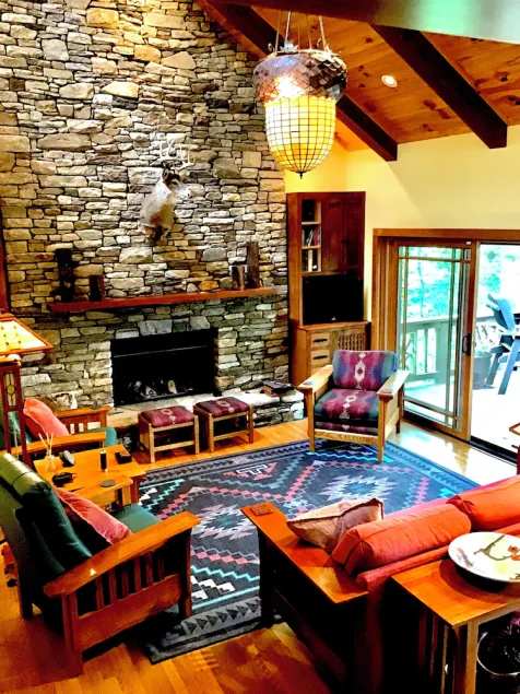 Treehouse - Luxury mountain living at the water’s edge of Hogback Lake - Image 1