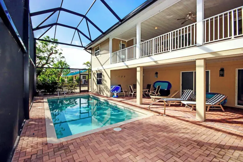 Sanibel Surfsound Home - Heated pool and easy walk to the beach - Image 1
