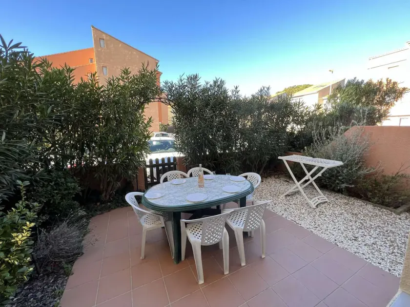 T3 avec Terrasse Spacieuse, Proche Plage, 4 Pers., Parking Inclus - Image 1
