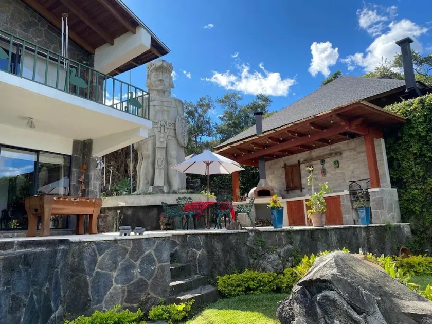 Beautiful Chalet in Lake Atitlan! w/Private direct Beach Access - Image 1