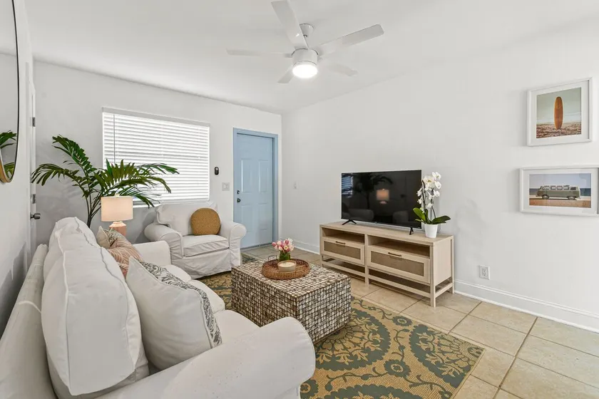 \"Sunflower Cottage Apt\" 2/1 - Image 1