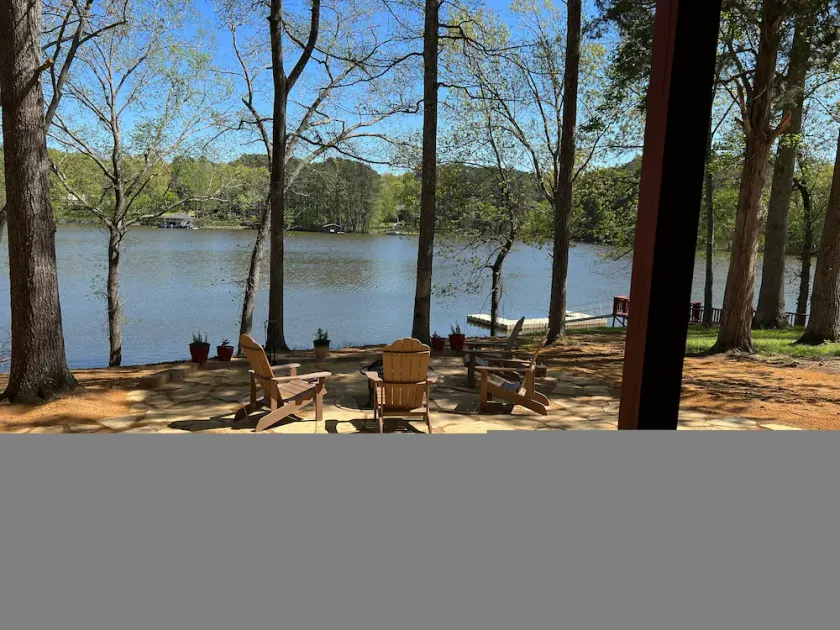 Cottage on Cypress Bay near Paris Landing State Park - Image 1