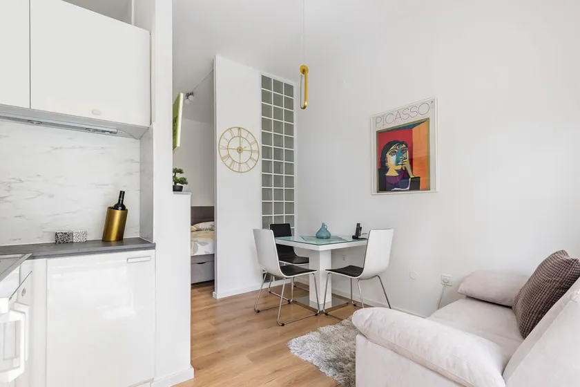 Estudio moderno cerca de la playa de Znjan. - Image 1