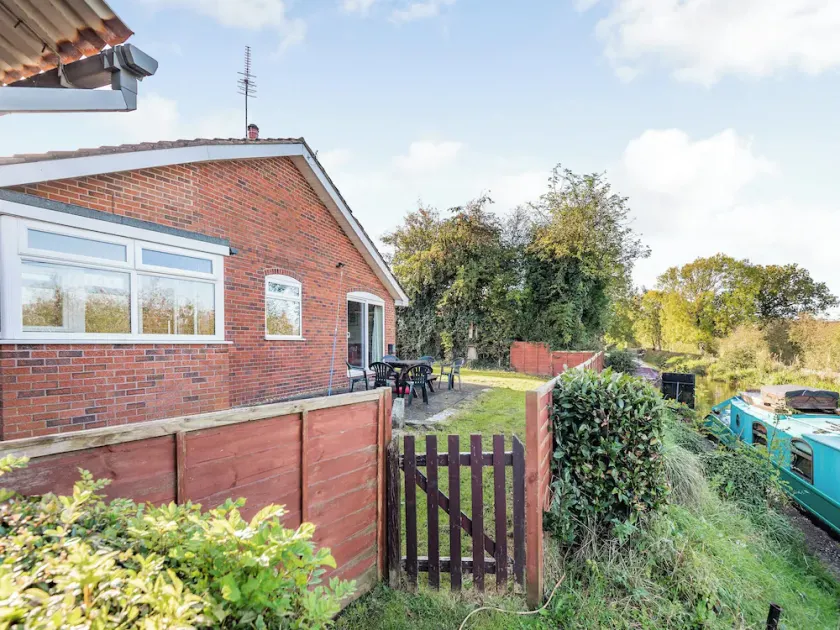 5 bedroom accommodation in Heritage Marina, near Congleton - Image 1