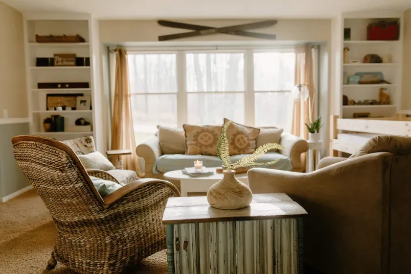 Charming Serenity: A Cozy and Spacious Lake House Retreat Near Kalamazoo, MI. - Image 1