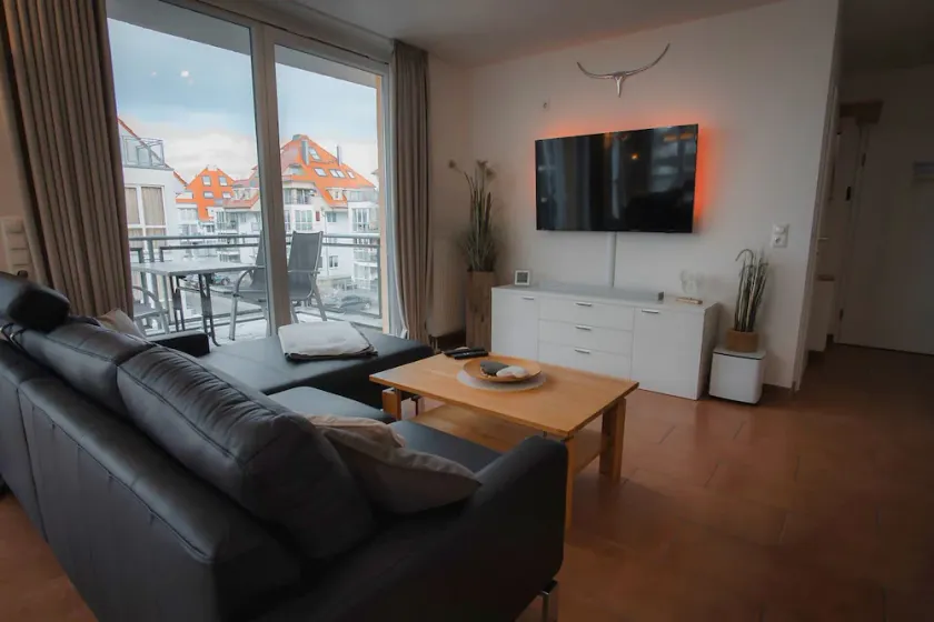 Windrose 9 Modern Vacation Apartment in Großenbrode. A TV with an impressive audio and visual experience. Pure relaxation with a sauna and corner bathtub. Washer and dryer for added convenience - Image 1