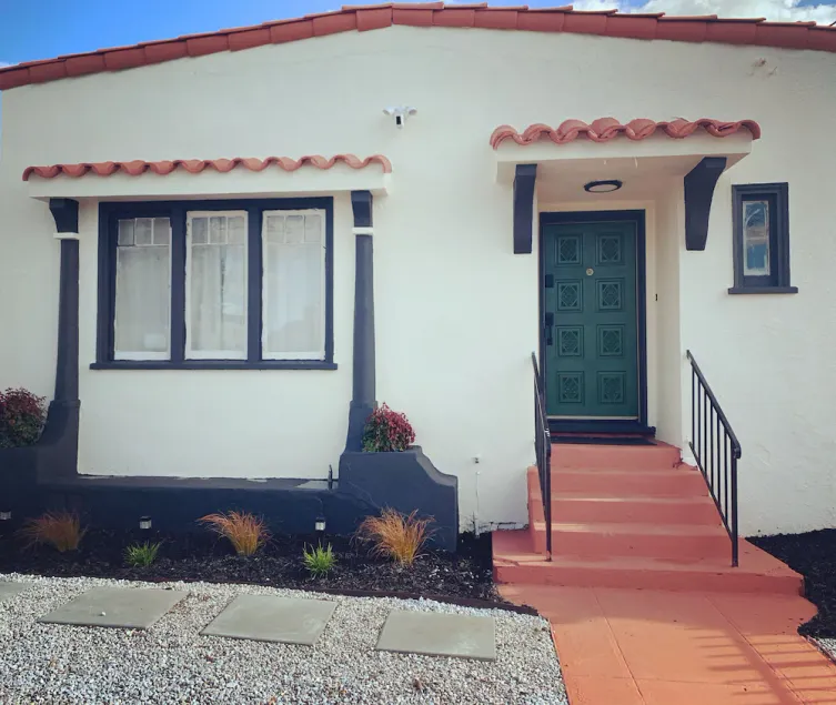 Spacious 3BR Home + Private 2BR Guest house – Ideal for Groups - Image 1