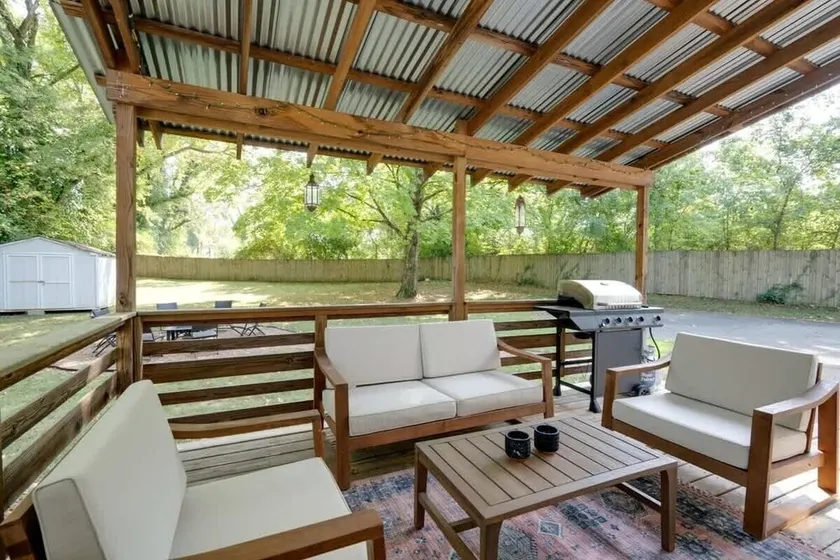 1-Story Home, Fenced Yard, Grill, Firepit, Parking, Sleeps 10, Pet-Friendly, Smart TVs, 10 Mins to Nissan Stadium & Five Points, Cozy Bedrooms, Outdoor Fun, Perfect for Families & Groups - Image 1