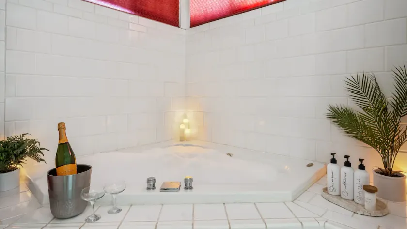 LUXURY JACUZZI COTTAGE - SCHNORCHELZUBEHÖR - FAHRRÄDER - AMENITY RICH! - Image 1