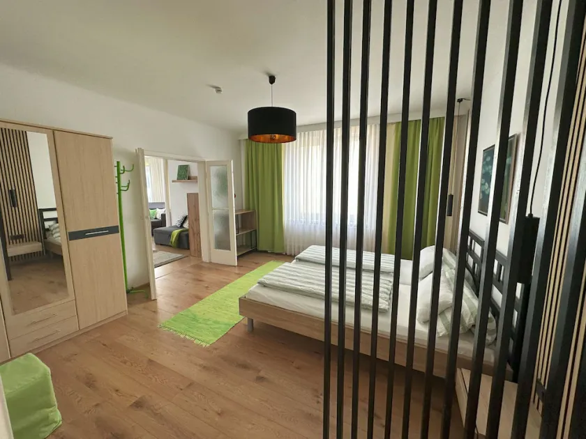 Apartment with veranda, free parking, children welcome, close to Schönbrunn, garden - Image 1