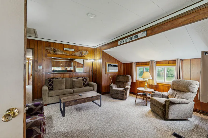 Mountain cottage with private chimnea, W/D, off-site amenities - great location - Image 1