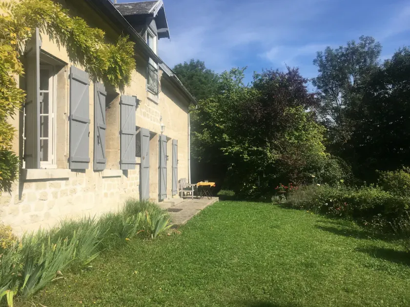 Pretty house in a pretty fortified village from the 13th century - Image 1