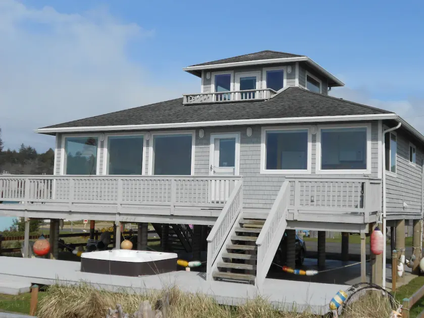 OCEANFRONT, MOCLIPS \"EAGLE'S NEST\".  VINTERSPECIAL!  HOT TUB, AMAZING VIEWS! - Image 1