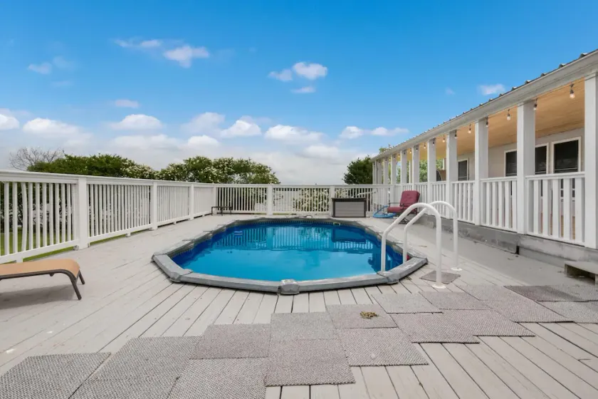 Lakefront Property with a pool & hot tub! - Image 1