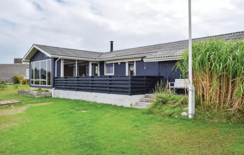 Strandhus i Knebel med havudsigt - Image 1