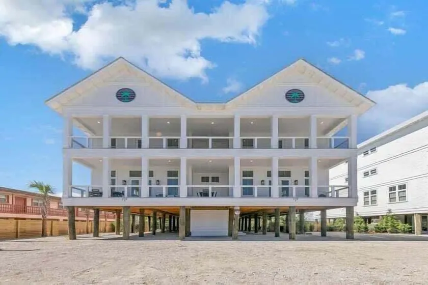 A-Fish🐟Private Pool👙Across from Beach🌊Dogs OK🐶 - Image 1
