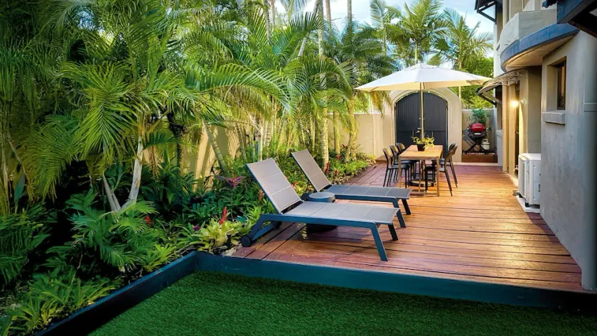 Lovely 2 bedroom ground floor apartment in Noosa Heads with generous private courtyard. - Image 1